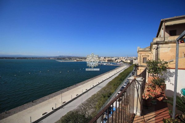 appartamento in affitto a Siracusa in zona Isola Ortigia