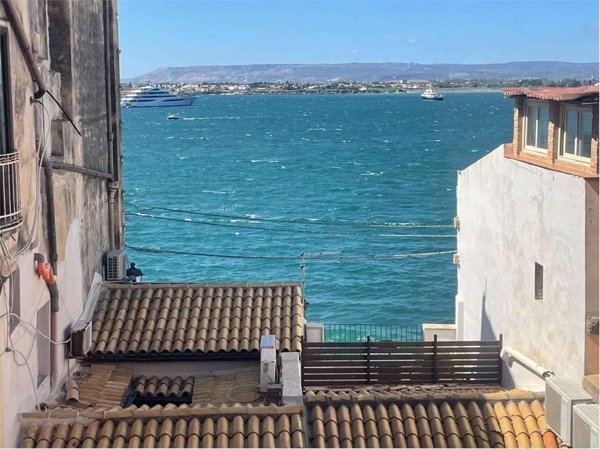 appartamento in affitto a Siracusa in zona Isola Ortigia