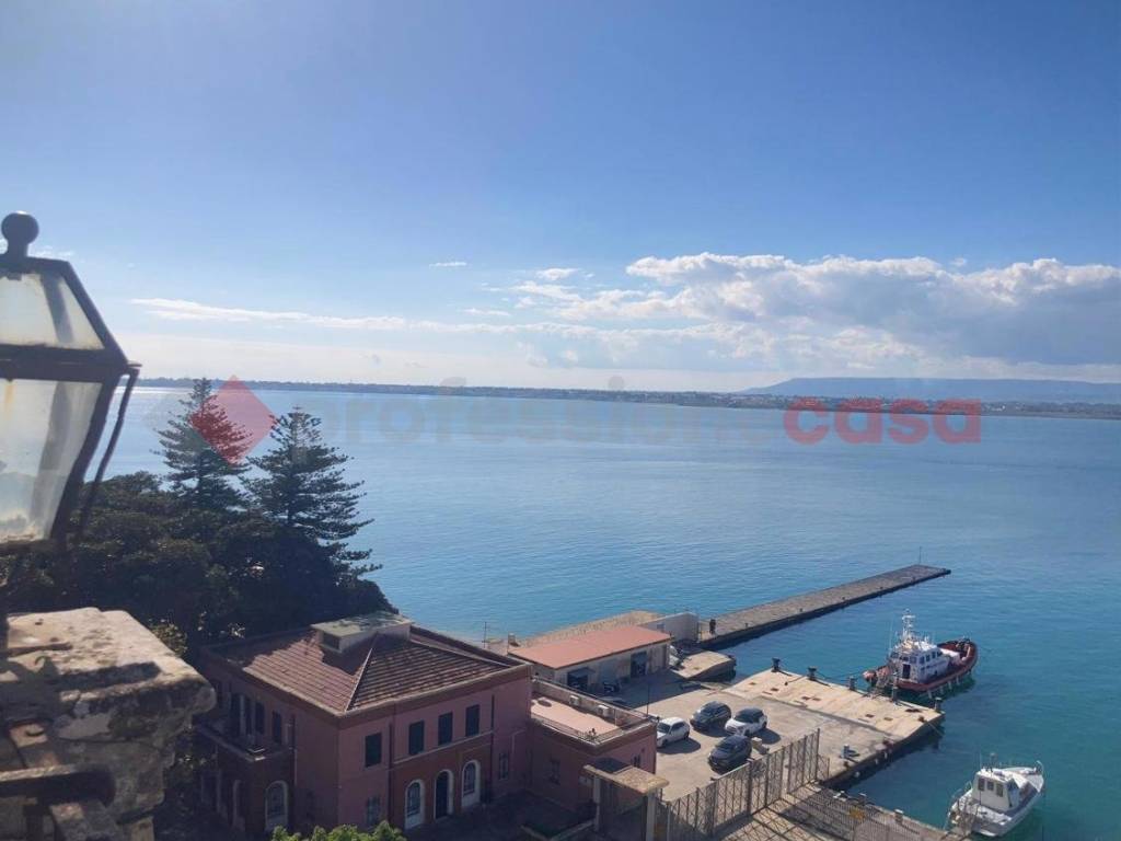 appartamento in affitto a Siracusa in zona Isola Ortigia