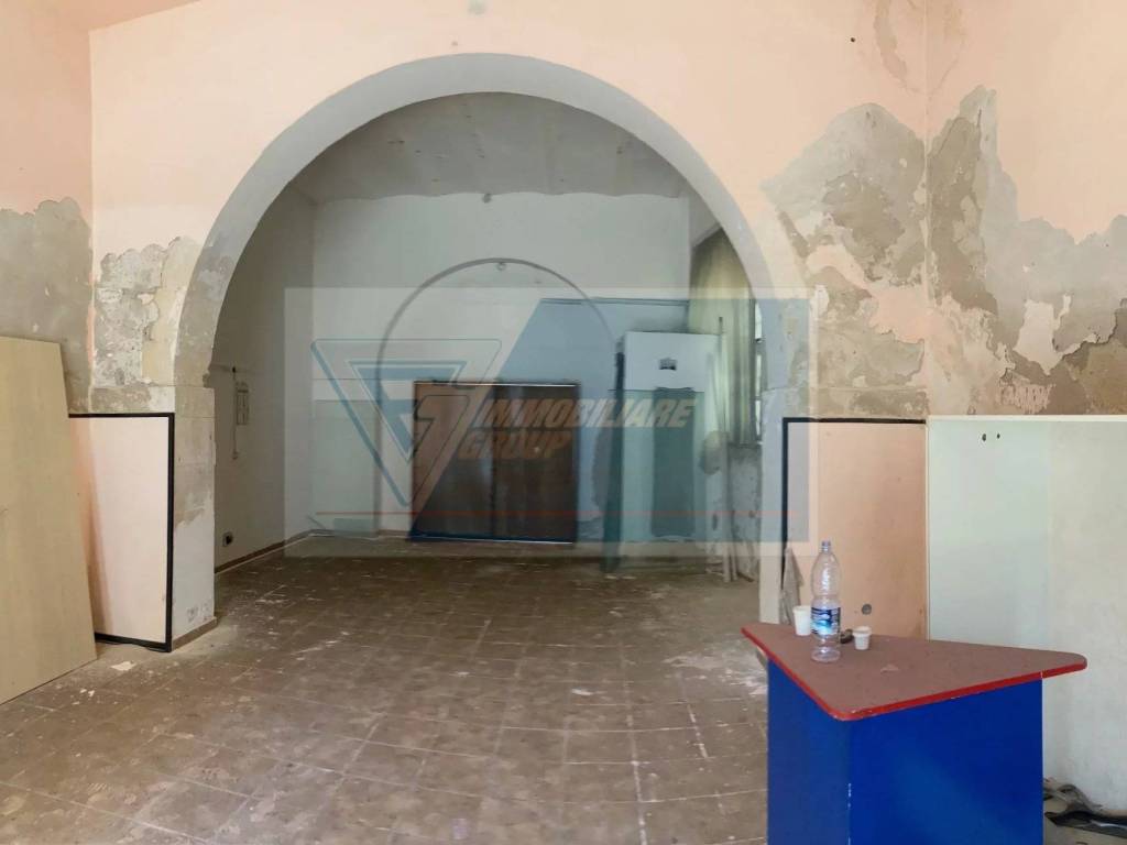 negozio in affitto a Siracusa in zona Isola Ortigia