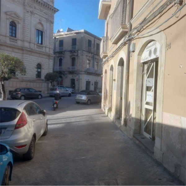 locale di sgombero in affitto a Siracusa in zona Isola Ortigia