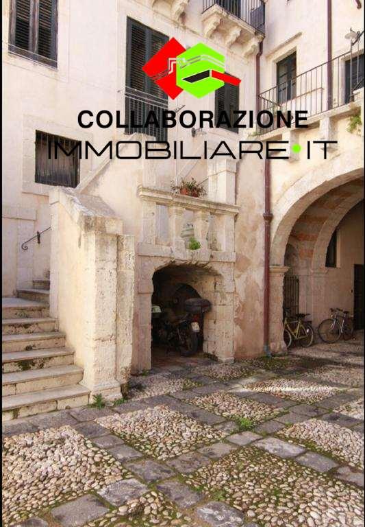 appartamento in affitto a Siracusa in zona Isola Ortigia