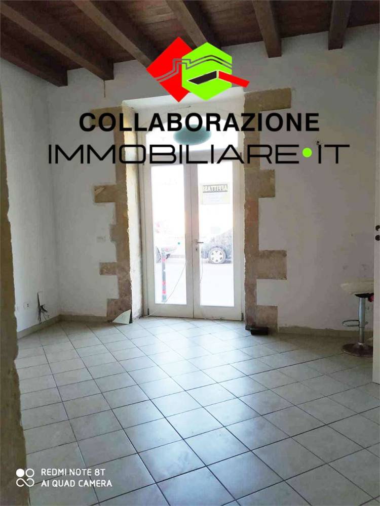 negozio in affitto a Siracusa in zona Isola Ortigia