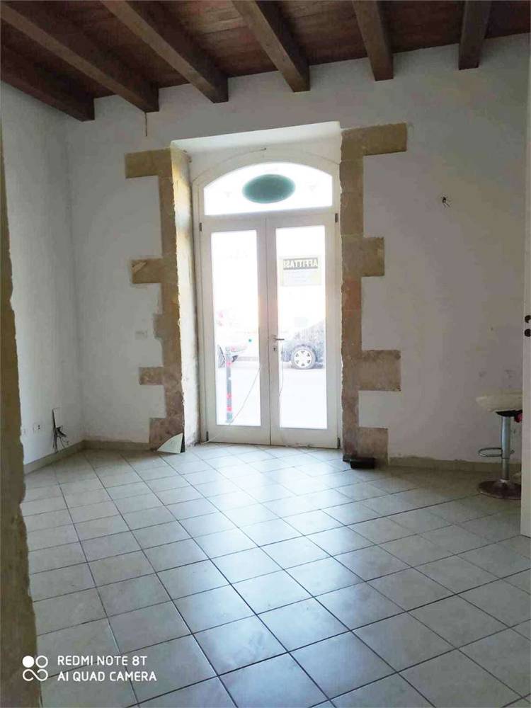 negozio in affitto a Siracusa in zona Isola Ortigia