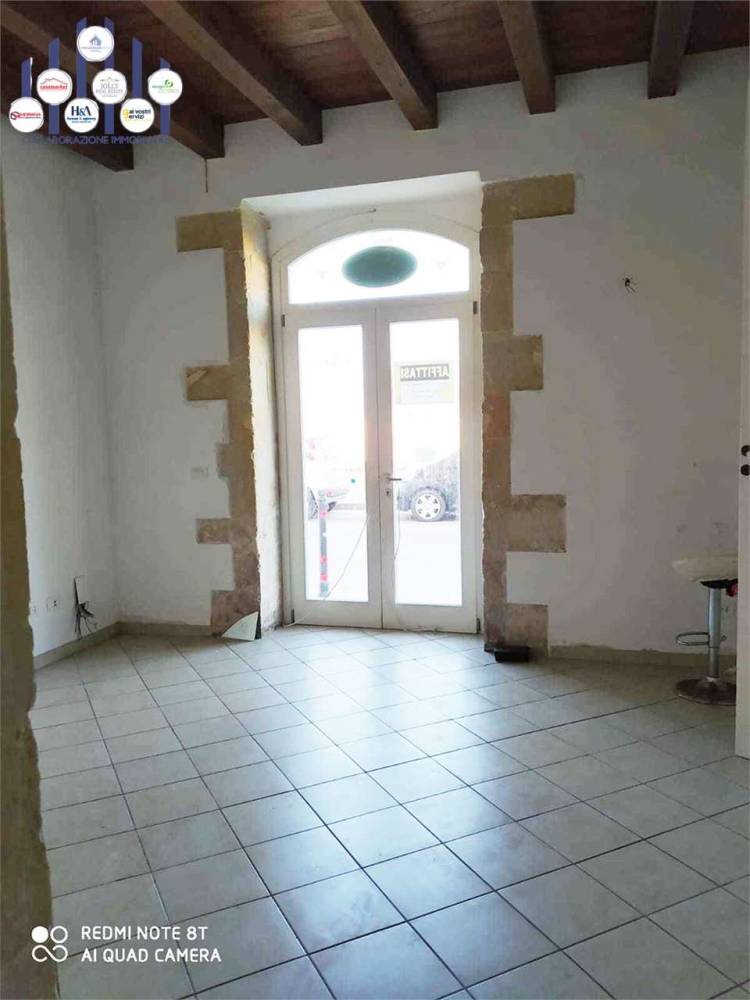 negozio in affitto a Siracusa in zona Isola Ortigia