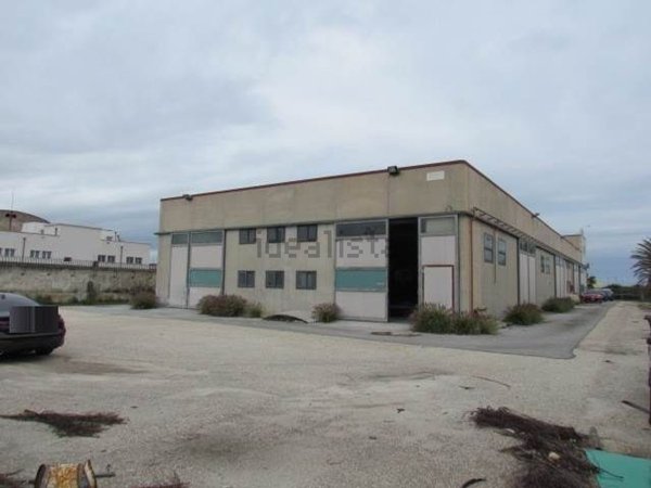 locale di sgombero in affitto a Siracusa in zona Targia