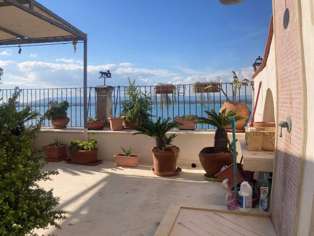 appartamento in affitto a Siracusa in zona Isola Ortigia