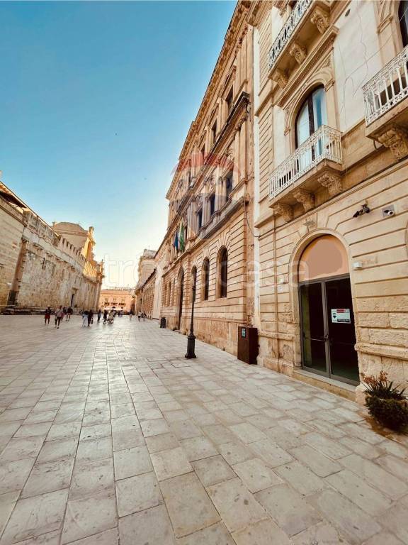 negozio in affitto a Siracusa in zona Isola Ortigia