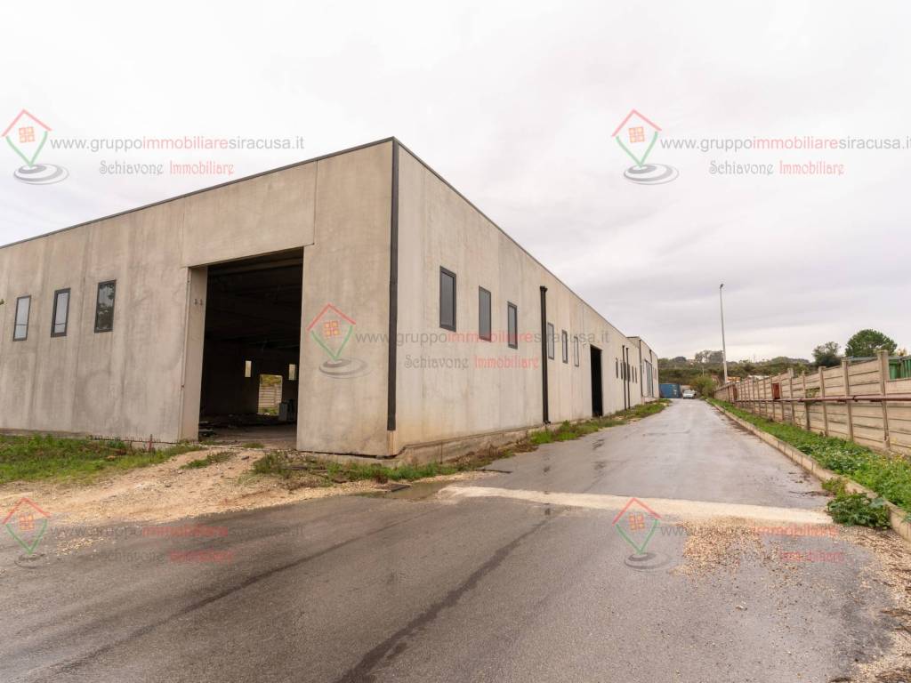 locale commerciale in affitto a Siracusa in zona Targia
