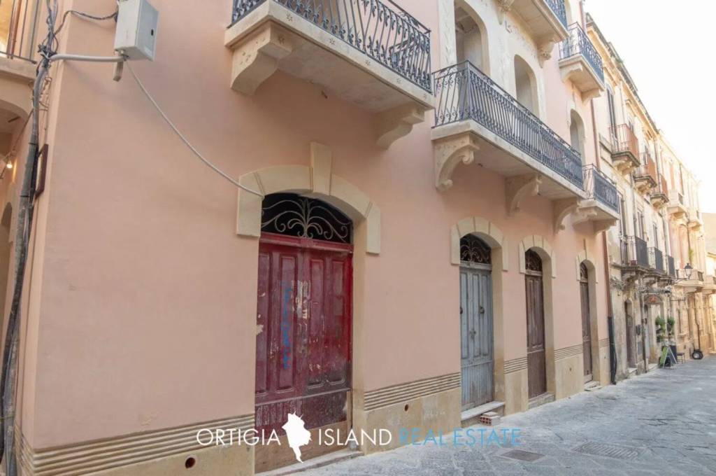 negozio in affitto a Siracusa in zona Isola Ortigia