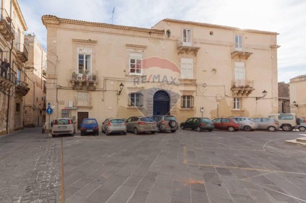 appartamento in affitto a Siracusa in zona Isola Ortigia