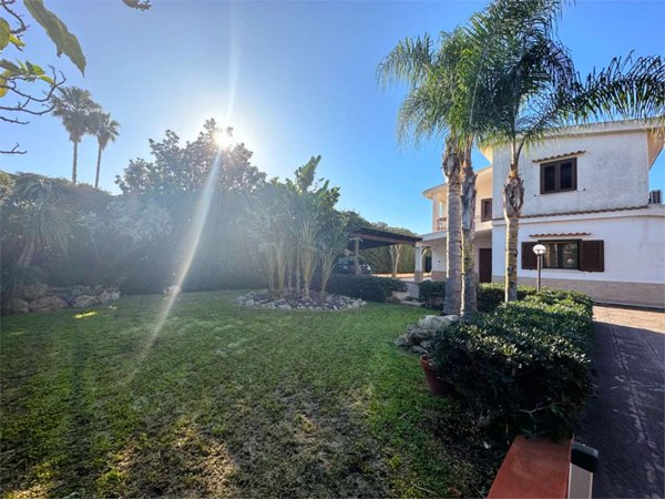 casa indipendente in affitto a Siracusa in zona Isola / Plemmirio