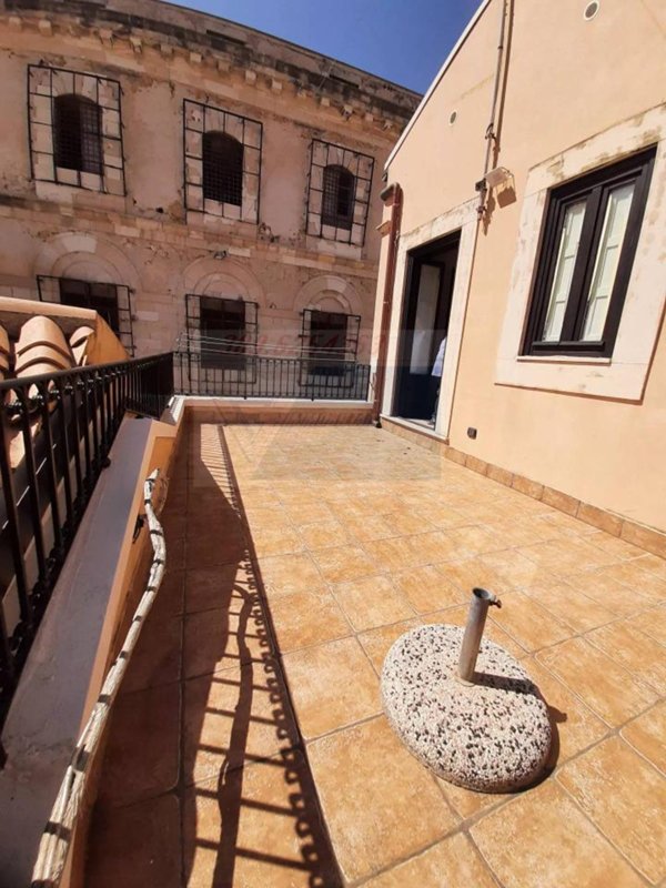 appartamento in affitto a Siracusa in zona Borgata
