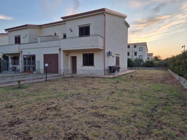 casa indipendente in affitto a Siracusa in zona Isola / Plemmirio