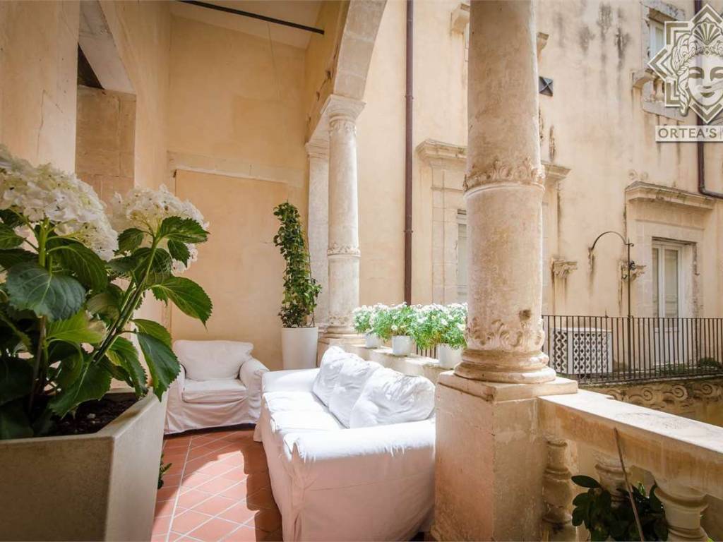 appartamento in affitto a Siracusa in zona Isola Ortigia