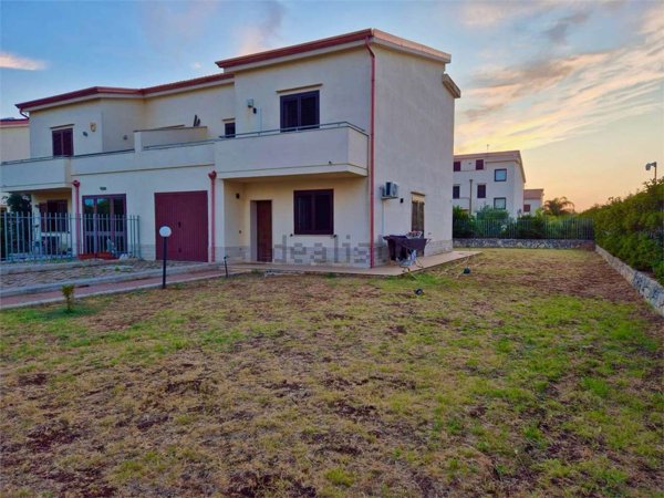 casa indipendente in affitto a Siracusa in zona Isola / Plemmirio