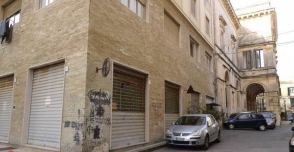 negozio in affitto a Siracusa in zona Isola Ortigia