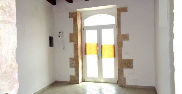 negozio in affitto a Siracusa in zona Isola Ortigia