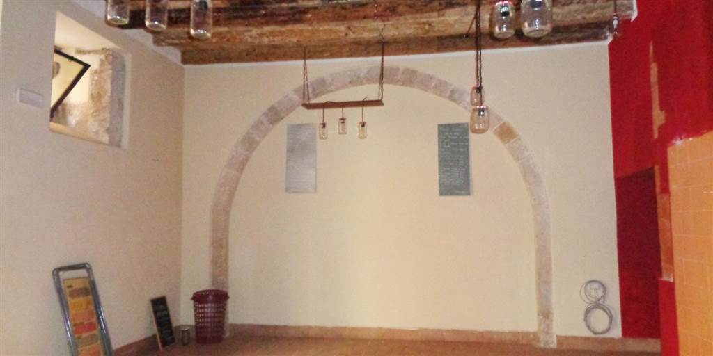 negozio in affitto a Siracusa in zona Isola Ortigia