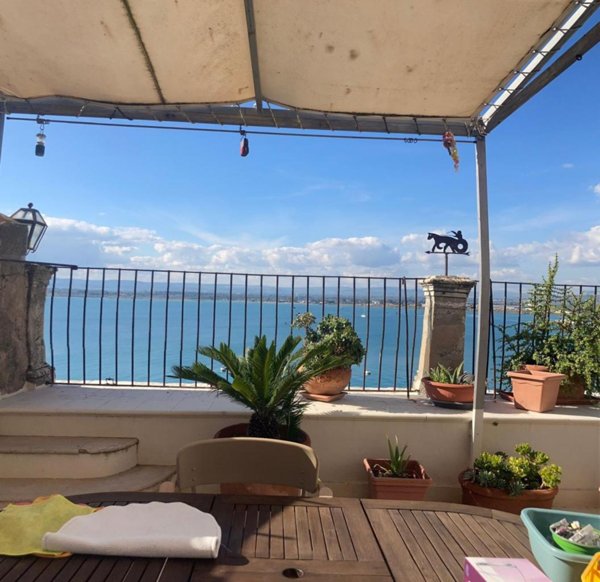 appartamento in affitto a Siracusa in zona Isola Ortigia