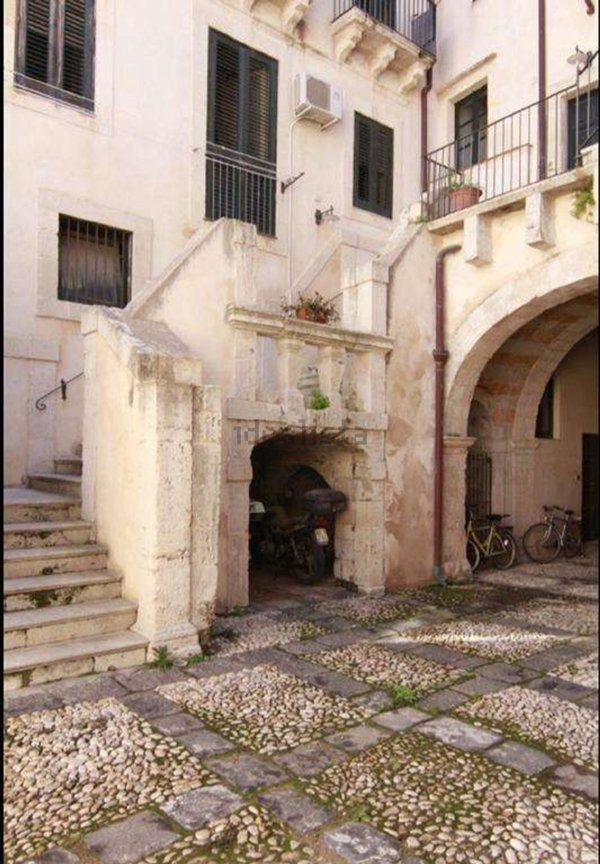 appartamento in affitto a Siracusa in zona Isola Ortigia