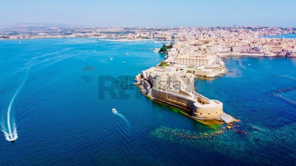 negozio in affitto a Siracusa in zona Isola Ortigia