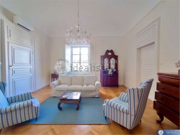 appartamento in affitto a Siracusa in zona Isola Ortigia