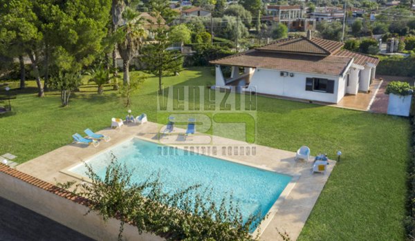 casa indipendente in affitto a Siracusa in zona Fontane Bianche