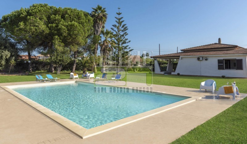 casa indipendente in affitto a Siracusa in zona Fontane Bianche