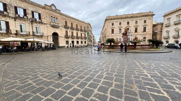 locale commerciale in affitto a Siracusa in zona Isola Ortigia
