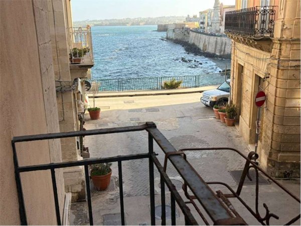 appartamento in affitto a Siracusa in zona Isola Ortigia