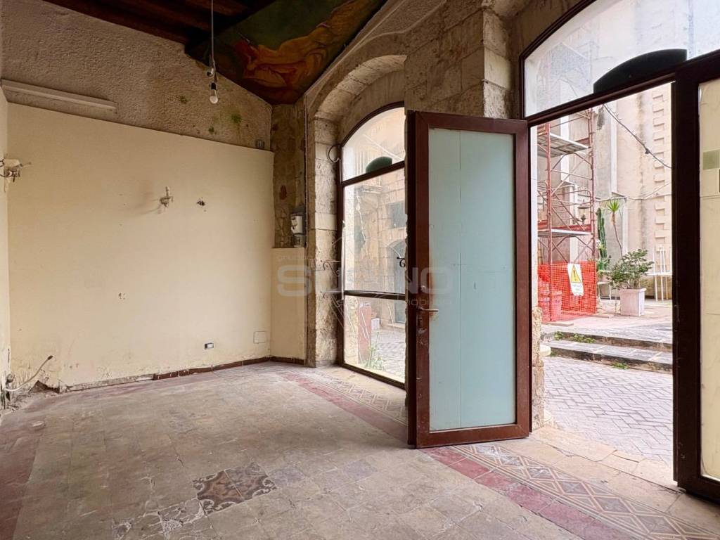 negozio in affitto a Siracusa in zona Isola Ortigia
