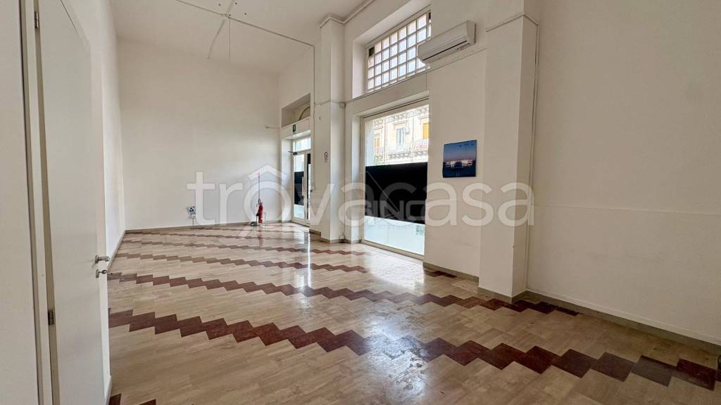 negozio in affitto a Siracusa in zona Isola Ortigia