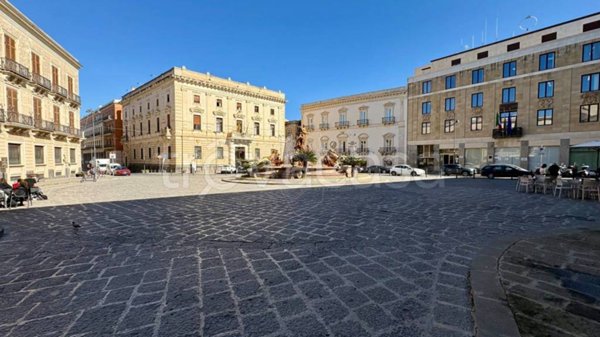 negozio in affitto a Siracusa in zona Isola Ortigia