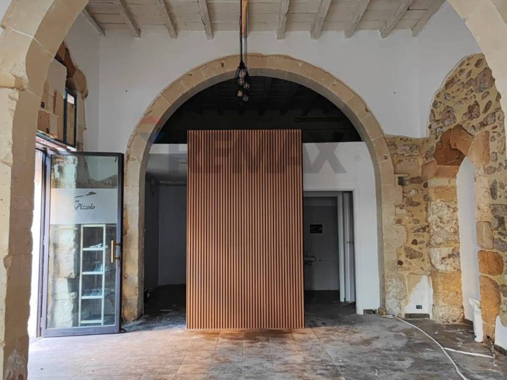 negozio in affitto a Siracusa in zona Isola Ortigia