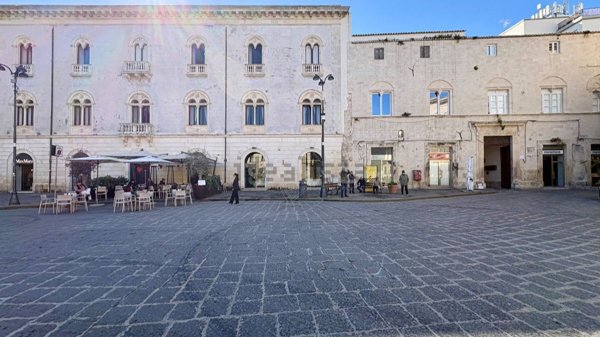 locale commerciale in affitto a Siracusa in zona Isola Ortigia