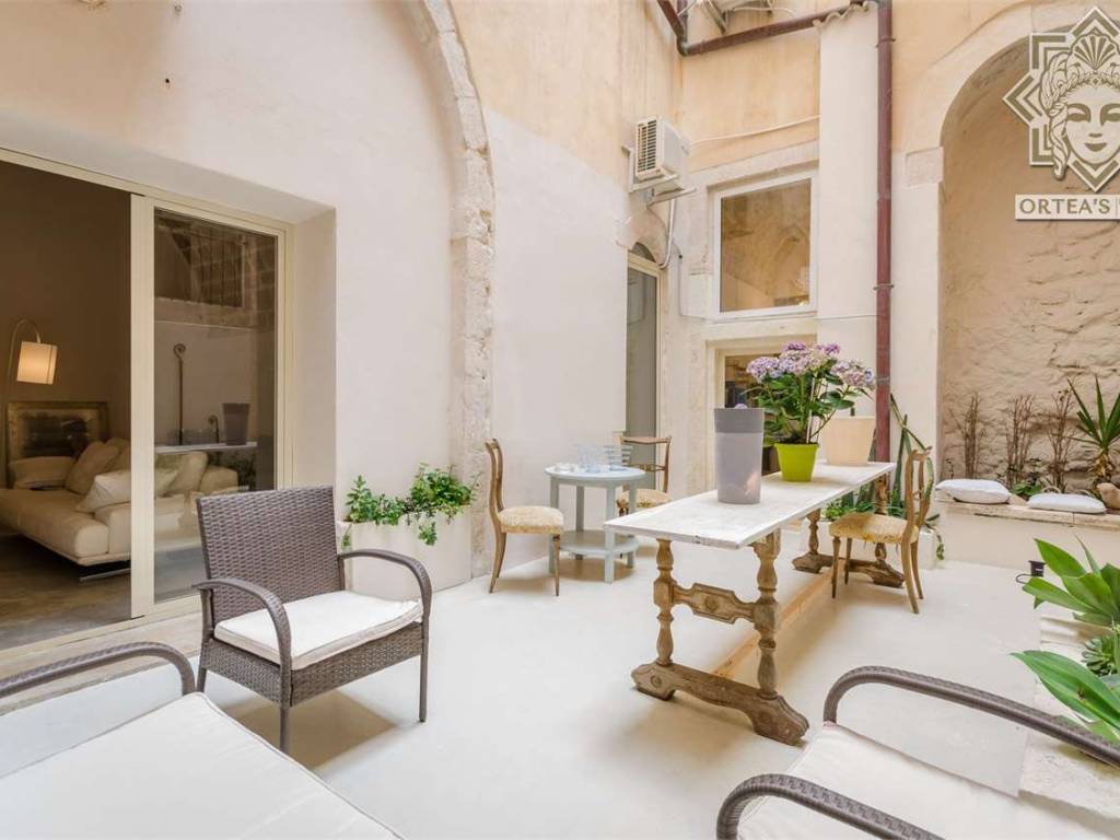 appartamento in affitto a Siracusa in zona Isola Ortigia