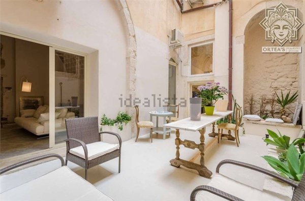 appartamento in affitto a Siracusa in zona Isola Ortigia