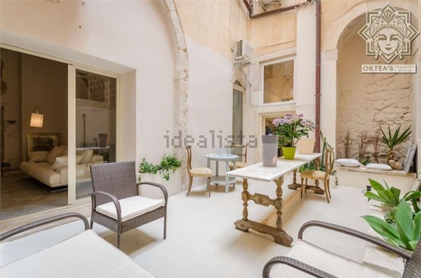 appartamento in affitto a Siracusa in zona Isola Ortigia