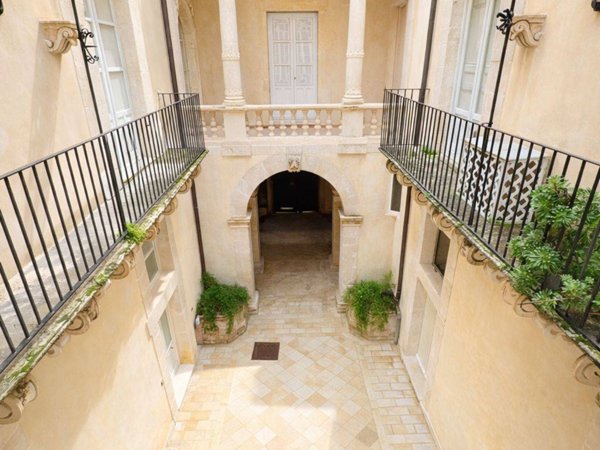 appartamento in affitto a Siracusa in zona Isola Ortigia