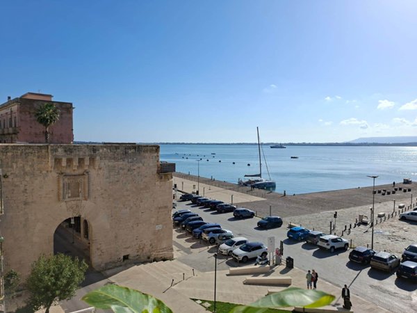 appartamento in affitto a Siracusa in zona Isola Ortigia
