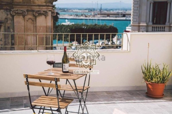 appartamento in affitto a Siracusa in zona Isola Ortigia