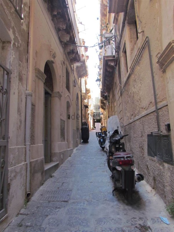 locale commerciale in affitto a Siracusa in zona Isola Ortigia