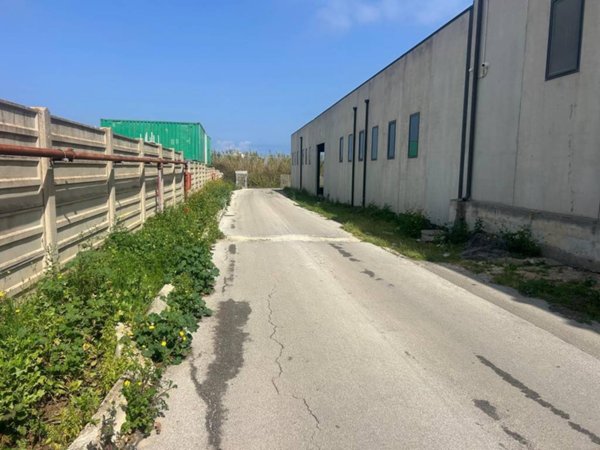 locale commerciale in affitto a Siracusa in zona Targia