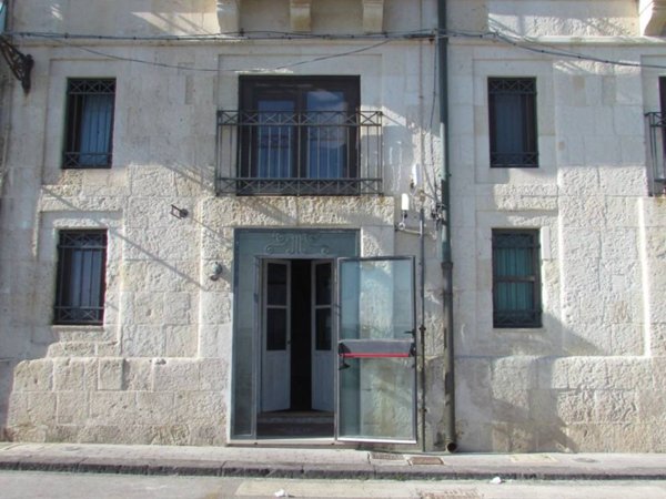 negozio in affitto a Siracusa in zona Isola Ortigia