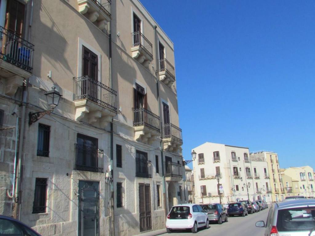negozio in vendita a Siracusa in zona Isola Ortigia