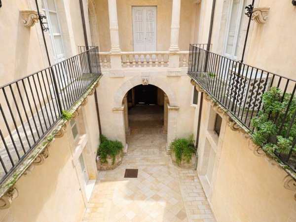 appartamento in affitto a Siracusa in zona Isola Ortigia
