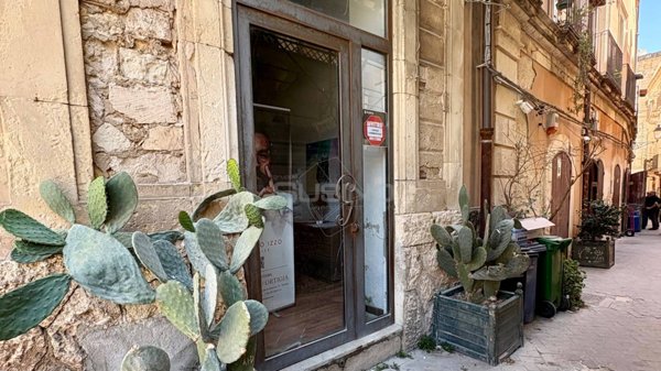 locale commerciale in affitto a Siracusa in zona Isola Ortigia