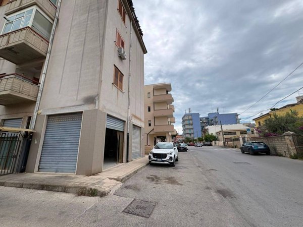negozio in affitto a Siracusa in zona Grottasanta