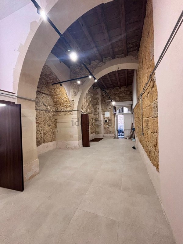 locale commerciale in affitto a Siracusa in zona Isola Ortigia